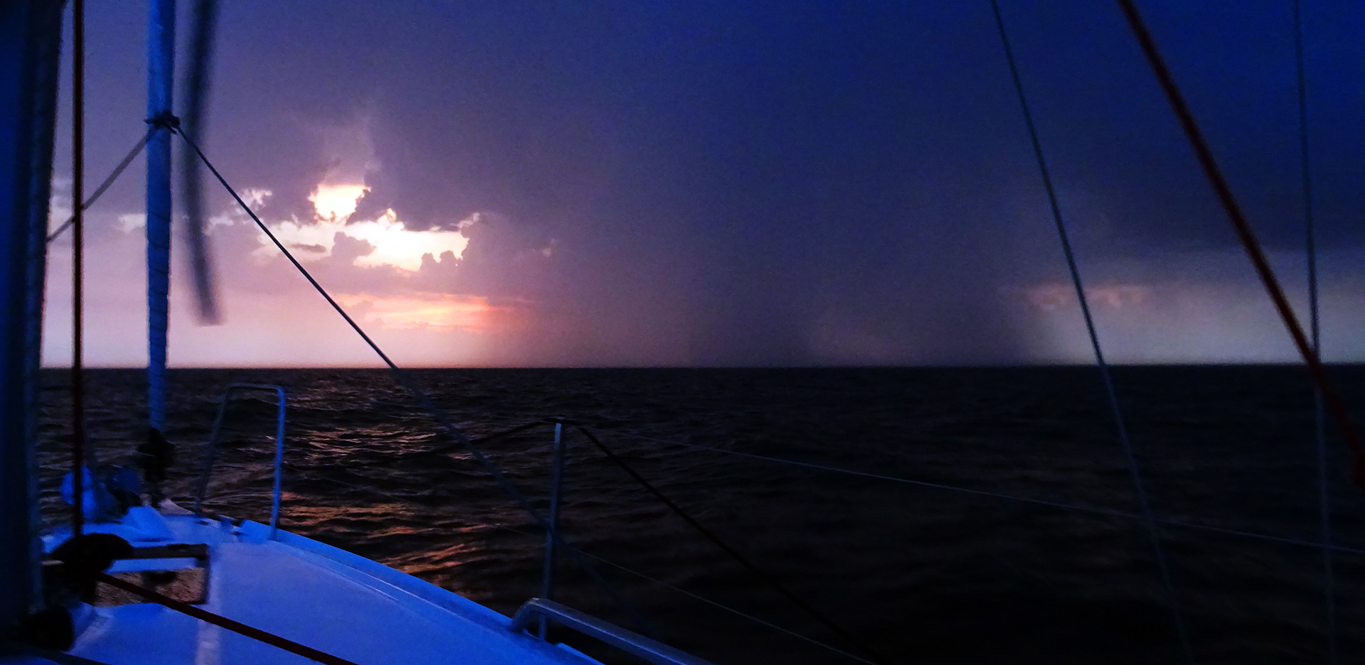 04_thunderstorm-at-sea